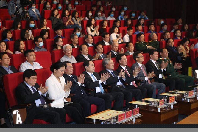  Các đồng chí lãnh đạo Đảng, Nhà nước, MTTQ Việt Nam tham dự Lễ trao giải. 