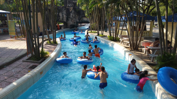 Cảnh b&aacute;o, nguy cơ l&acirc;y nhiễm bệnh từ việc tắm bể bơi