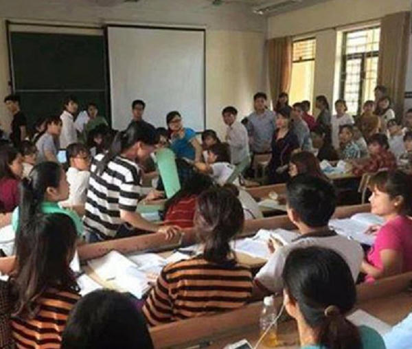 Vụ việc xảy ra khiến 2 sinh viên bị thương.