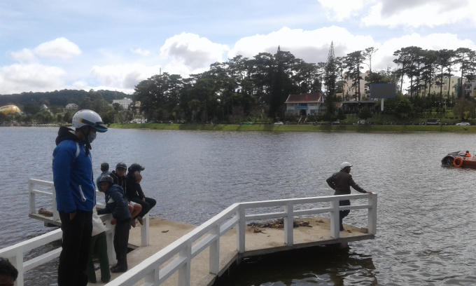 Khu vực cầu chữ Y ở hồ Xuân Hương được cho là nơi chị Ng. nhảy tự tử.