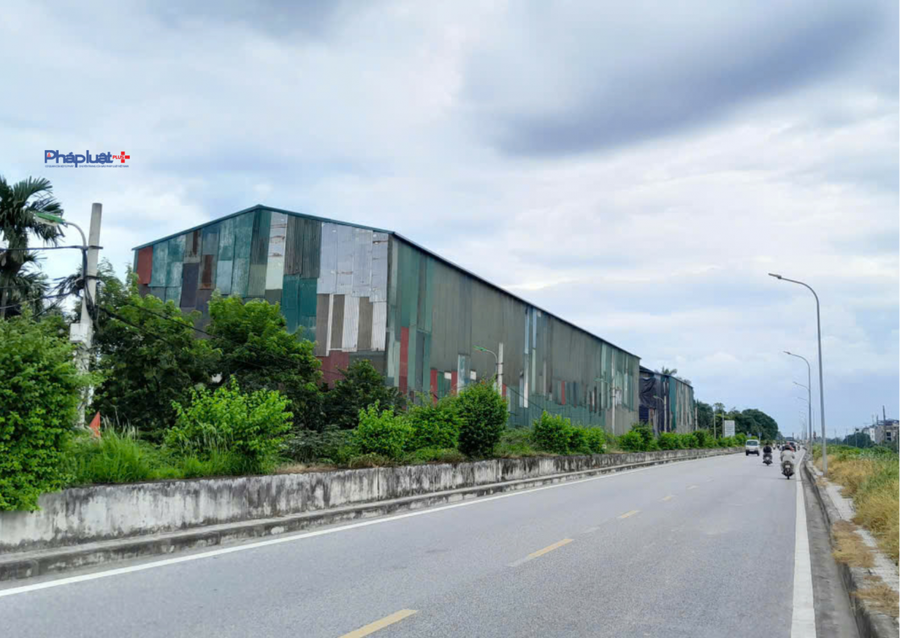Theo người dân khu vực phản ánh, việc xây dựng này diễn ra cũng khá lâu trước và trong thời gian sáp nhập chính quyền địa phương 2 cấp.