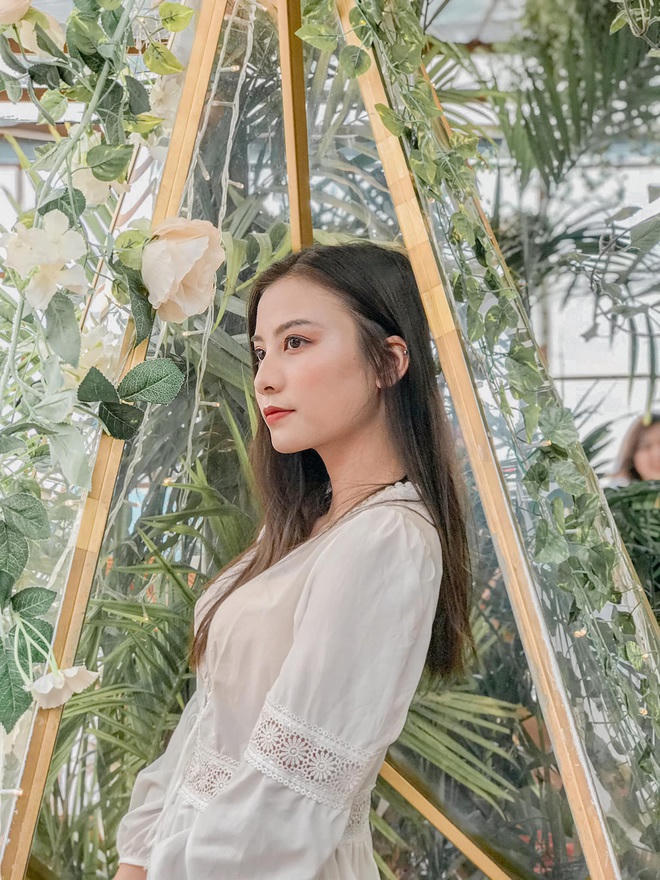 Sau 2 năm được cộng đồng mạng chú ý, hiện nay Hà Chi là sinh viên năm 2, khoa Quốc tế, ĐH Quốc gia Hà Nội.