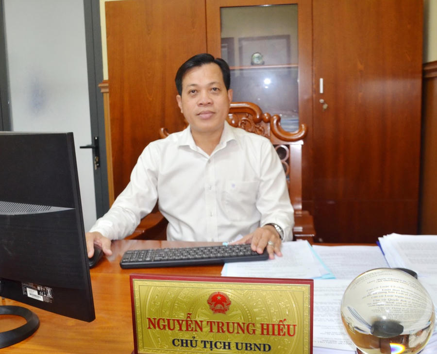 Ông Nguyễn Trung Hiếu – Chủ tịch UBND xã Định Thành trao đổi với phóng viên về định hướng phát triển kinh tế – xã hội của địa phương.