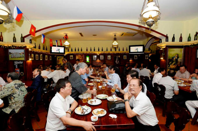 Bộ trưởng Bộ Tư pháp Cộng Hòa Séc giao lưu với các cựu sinh viên Việt Nam du học tại Séc