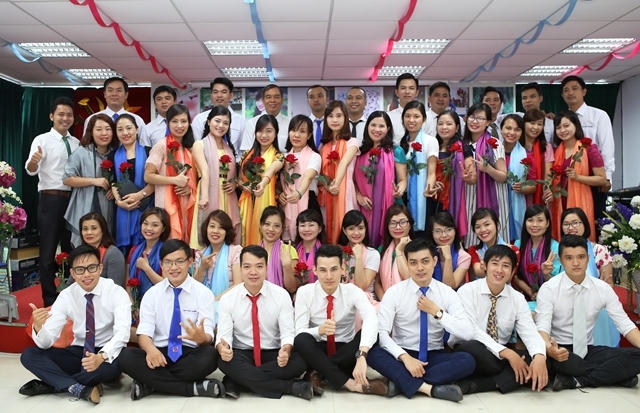 Tập thể cán bộ nhân viên Dược phẩm Tâm Bình trong lễ kỷ niệm ngày Phụ nữ Việt Nam 20/10.