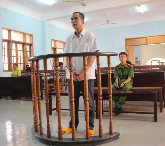 Ksor Chuôn đứng trước vành móng Ngựa