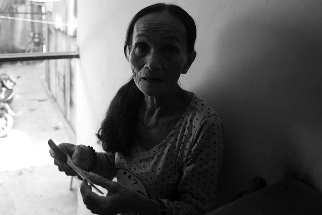 Hiện tại đã khó khăn, tương lai của gia đình họ còn khó khăn hơn nhiều. Bà Bé bây giờ cũng không biết mình muốn mong ước điều gì cả, vì tất cả mọi thứ gia đình bà đều thiếu.