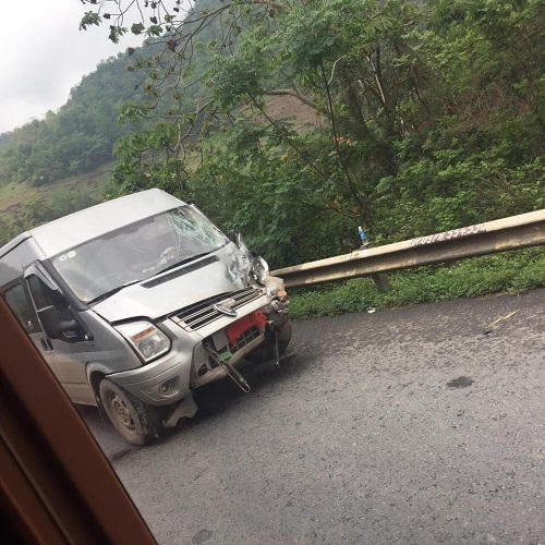 Phần đầu của chiếc mang biển Hà Nội phần đầu bị nát bét.