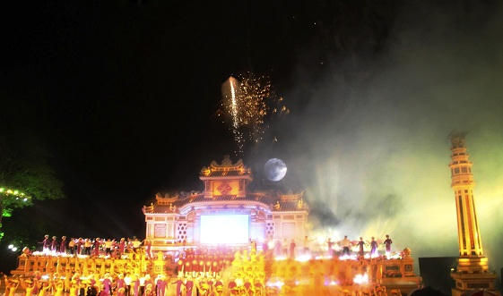Chùm ảnh ấn tượng đêm khai mạc Festival nghề truyền thống Huế 2017