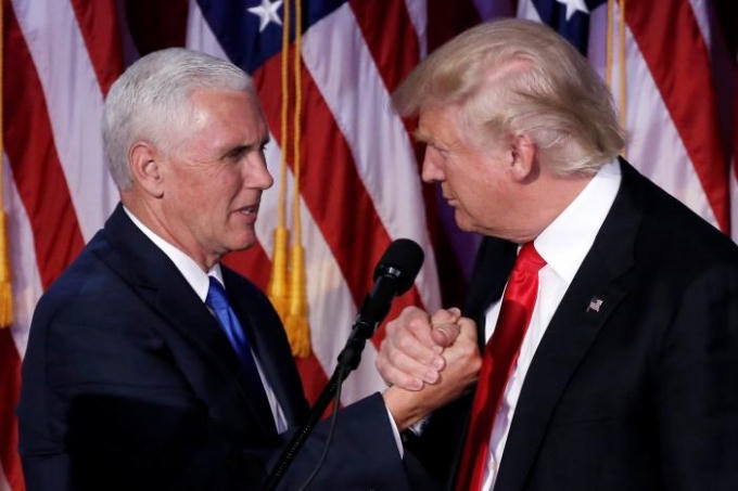 Phó tổng thống đắc cử Mike Pence (trái) và Tổng thống đắc cử Donald Trump. (Ảnh: Reuters).
