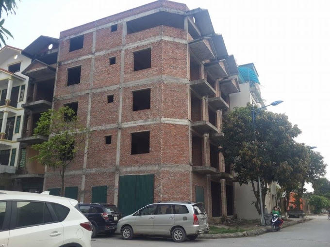 Hầu hết những công trình ở khu thấp tầng đều xây dựng 4,5 tầng trở lên.