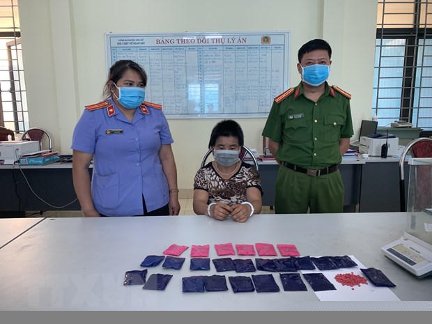 Mùa Thị Sống cùng 5.000 viên ma túy tại cơ quan Công an. Ảnh: Công an Sơn La