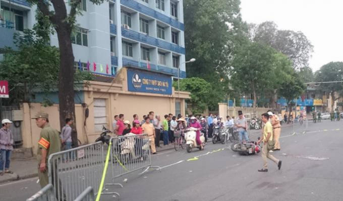 Lực lượng chức năng có mặt bảo vệ hiện trường.