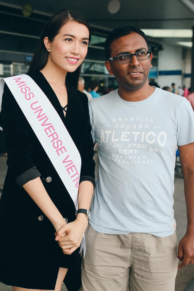 &Aacute; hậu Lệ Hằng được CNN phỏng vấn khi vừa đặt ch&acirc;n đến Philippines