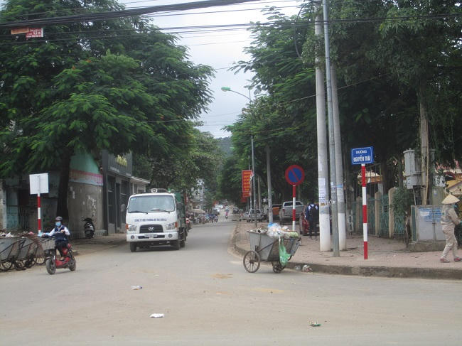 Chiếc cột điện này vốn nằm giữa lòng đường cả chục năm trời và chỉ trở về đúng chỗ khi ông Nghĩa làm Bí thư Tỉnh ủy Sơn La.