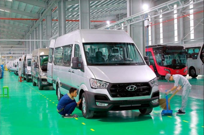 Thaco đã tự thiết kế và sản xuất nội địa hóa khung gầm nhãn hiệu THACO và nâng tỷ lệ nội địa hóa toàn bộ xe lên đến 50% .