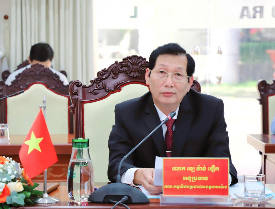 Phó Chủ tịch UBND tỉnh An Giang Lê Văn Phước phát biểu tại buổi chúc Tết