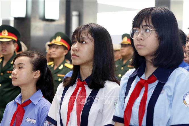 Học sinh dự Lễ truy điệu nguyên Tổng Bí thư Đỗ Mười.