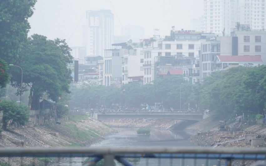 Hà Nội chìm trong lớp sương mù ô nhiễm