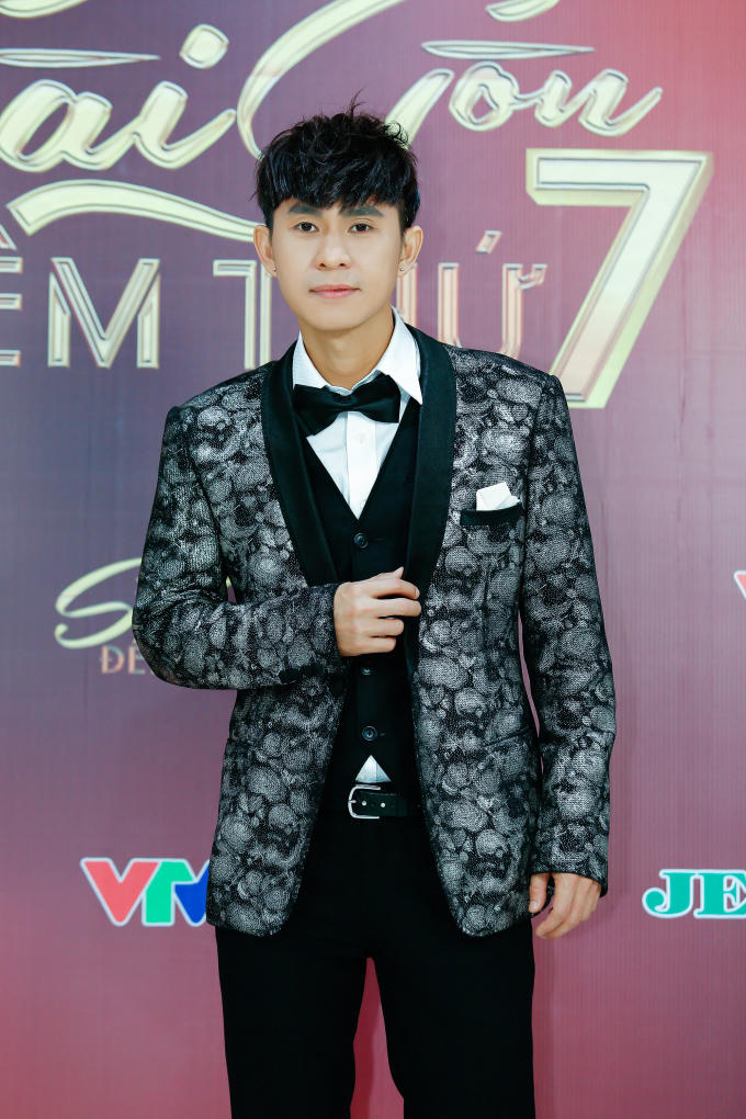 Hà Thúy Anh rạng ngời khoe người yêu lý tưởng