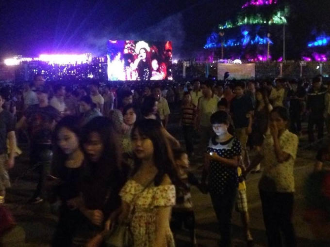 Carnaval Hạ Long 2016: Du kh&aacute;ch nức l&ograve;ng thưởng thức những