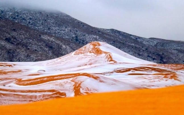 Trước đó, vào năm 1979, thị trấn Ain Sefra hay còn được gọi là “Cánh cổng tới Sahara” đã chứng kiến một trận tuyết rơi kéo dài chỉ trong nửa giờ đồng hồ.
