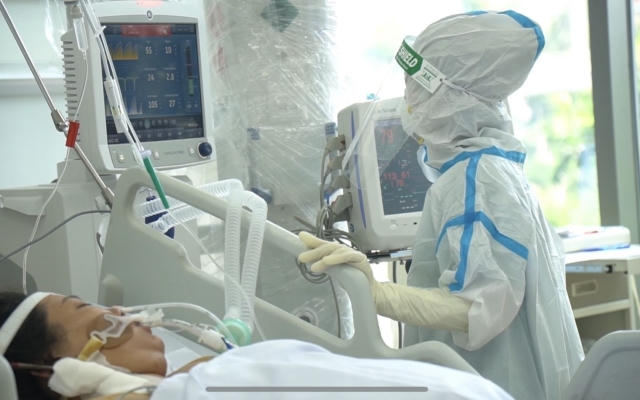 Việt Nam còn 431 ca F0 thở máy, ECMO