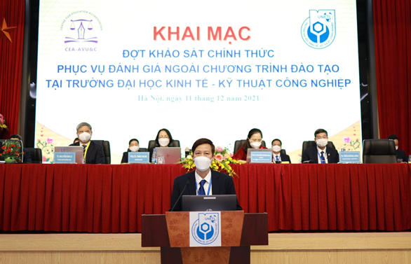 NGƯT.TS Trần Đức Cân – Bí thư Đảng ủy, Phó Hiệu trưởng, Phó Chủ tịch Hội đồng tự đánh giá Nhà trường báo cáo tại buổi Lễ.