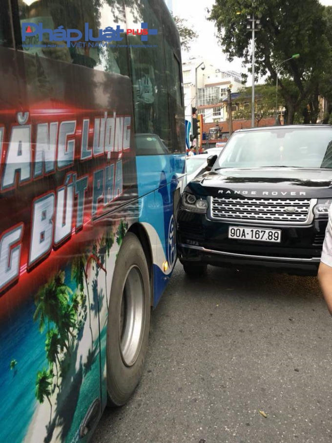 Một chiếc xe Range Rover mang biển số 16789 tại Hà Nam.