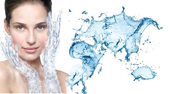 Da sẽ da sẽ bị khô nứt nẻ, bong tróc nếu thiếu nước (ảnh internet).