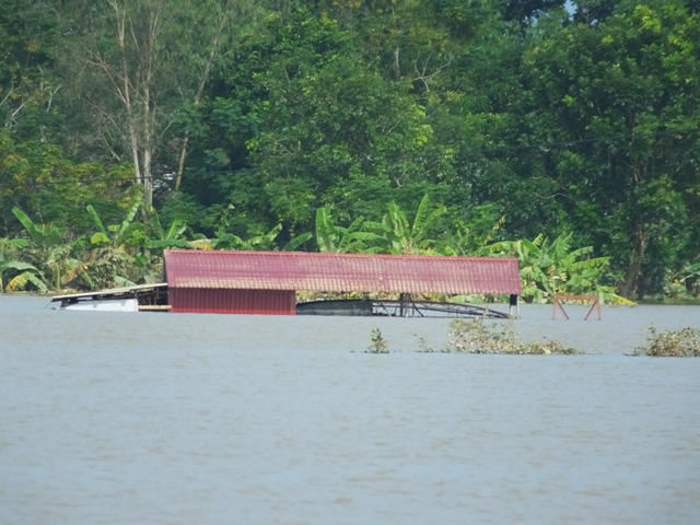 Người dân mong mỏi sớm được quay về nhà