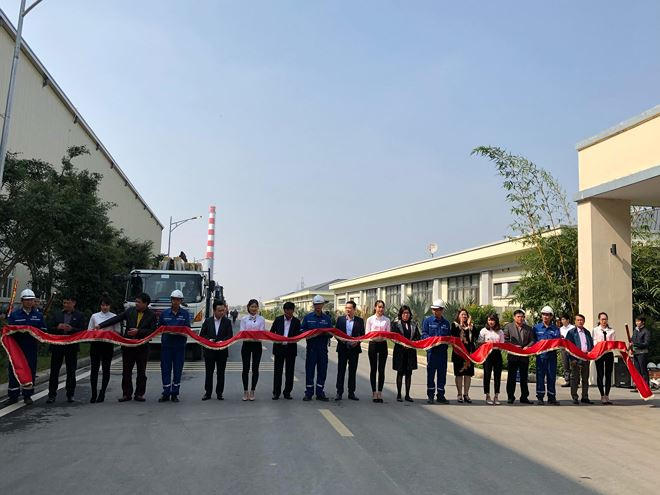 Phần cắt băng khai trương