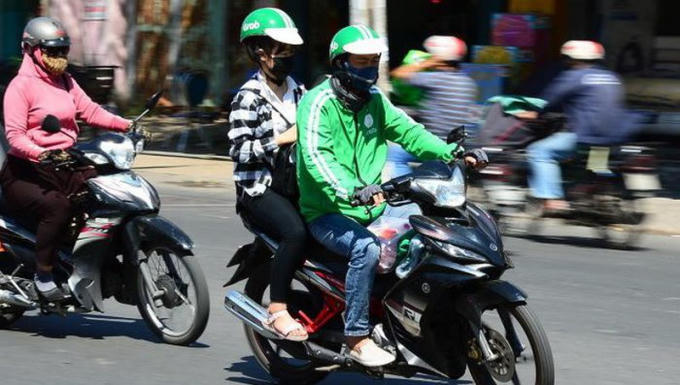 covid-4973aMột DN nhà nước nhắc nhở các đơn vị, yêu cầu người lao động không làm thêm những công việc có nguy cơ lây nhiễm COVID-19 như shipper, taxi công nghệ.