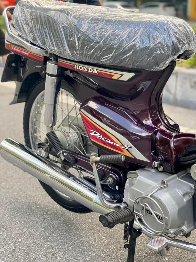 Honda Dream đời 2000 biển số tứ qu&yacute; rao b&aacute;n 170 triệu đồng ảnh 2