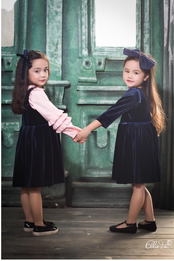 Fashionista “nhí” Chu Diệp Anh, Minh Trí chọn đồ cho Mùa Giáng Sinh