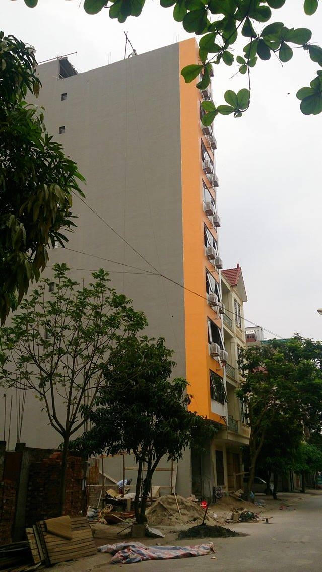Một công trình khủng vi phạm TTXD, công nhân vẫn đang hoàn thiện.
