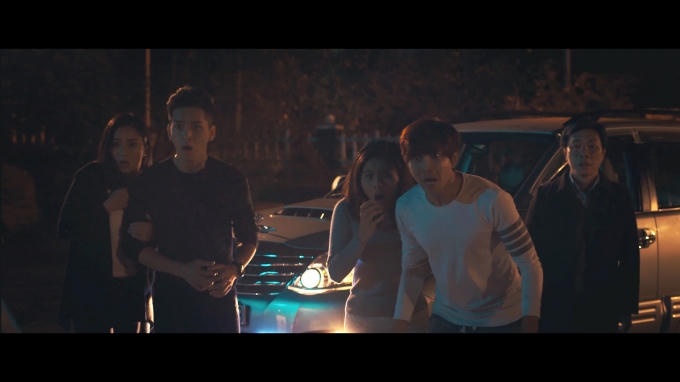 V&acirc;n Trang v&agrave; Tim h&ocirc;n nhau 5 tiếng khi quay phim kinh dị 'O&aacute;n'