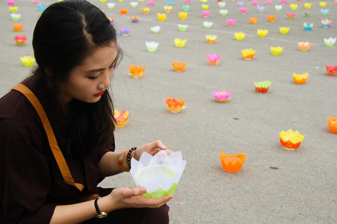 Chỉ còn 2 tiếng nữa, chương trình sẽ bắt đầu.