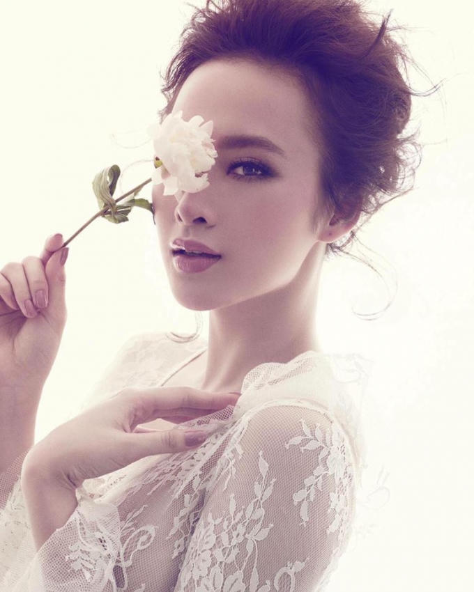 Angle Phương Trinh ngày càng xinh đẹp và quyến rũ hơn.