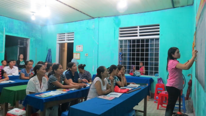 Biết chữ rồi các mẹ, các bà đi bán cá ngoài chợ cũng đố vui nhau mấy phép toán, đọc chữ rôm rả cả chợ.