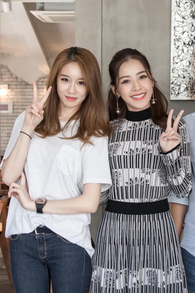 Chi Pu đọ sắc c&ugrave;ng Ji-yeon (T-ara) tại H&agrave;n Quốc