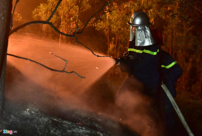 Đến 1h ngày 6/6, đám cháy cơ bản đã được khống chế.