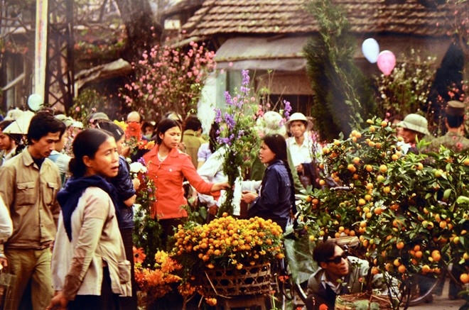 Chợ hoa ng&agrave;y tết năm 1983.