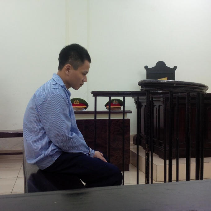 Bị cáo Nông Văn Mạnh trước vành móng ngựa.