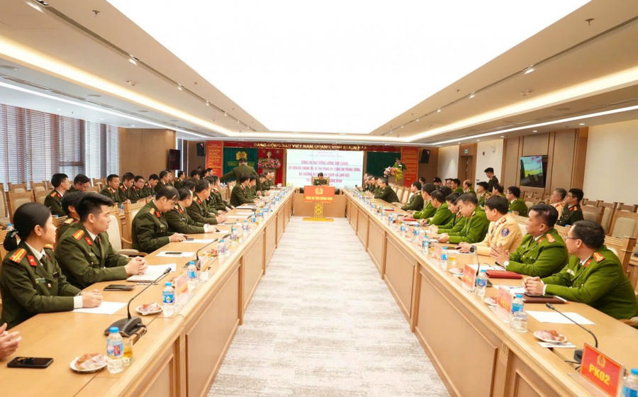 Toàn cảnh buổi làm việc giữa Đoàn công tác Bộ Công an và Công an tỉnh Quảng Ninh chiều 3/3/2026.