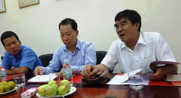 Tiến sĩ Đào Văn Hội (giữa)- Tổng Biên tập báo Pháp luật Việt Nam họp ban chỉ đạo giải bóng đá Press Cup 2018.