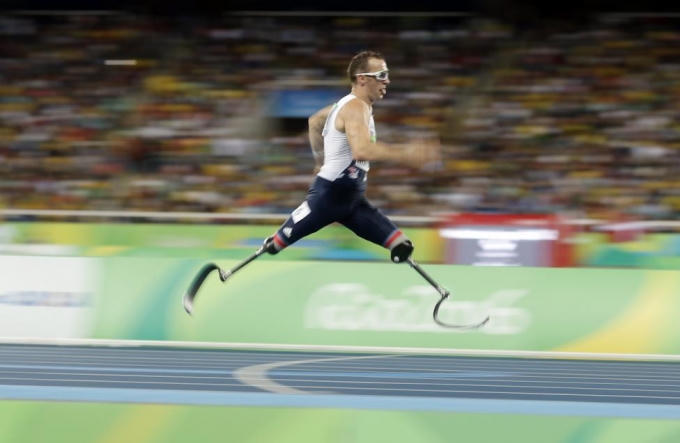 VĐV Richard Whitehead của Anh tham gia chặng đua 200m của nam. (Ảnh: Reuters)