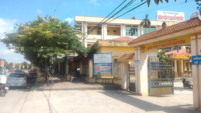 Vỉa hè đường Thanh Niên được Bệnh viện ký hợp đồng cho cá nhân, doanh nghiệp thuê xây dựng ki ốt để kinh doanh.