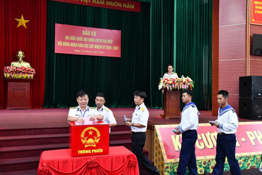 cử tri đi bỏ phiếu