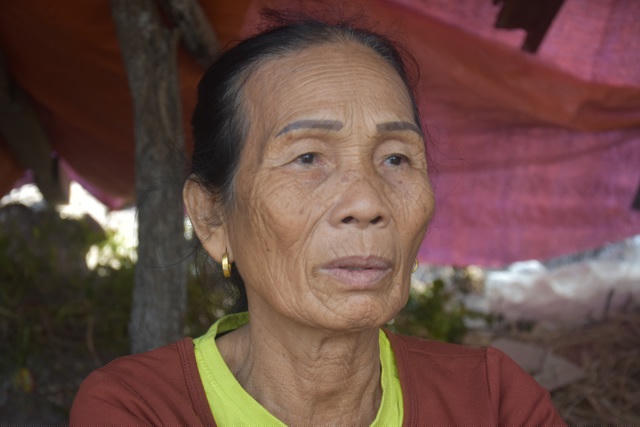 Bà Nguyễn Thị Hiếu thôn Đông Hải, xã Hồng Thủy còn sợ hãi khi kể lại giây phút đối mặt mới nước lũ.